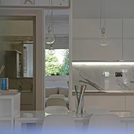 Emozione Mare Blu San Terenzo 아파트 *